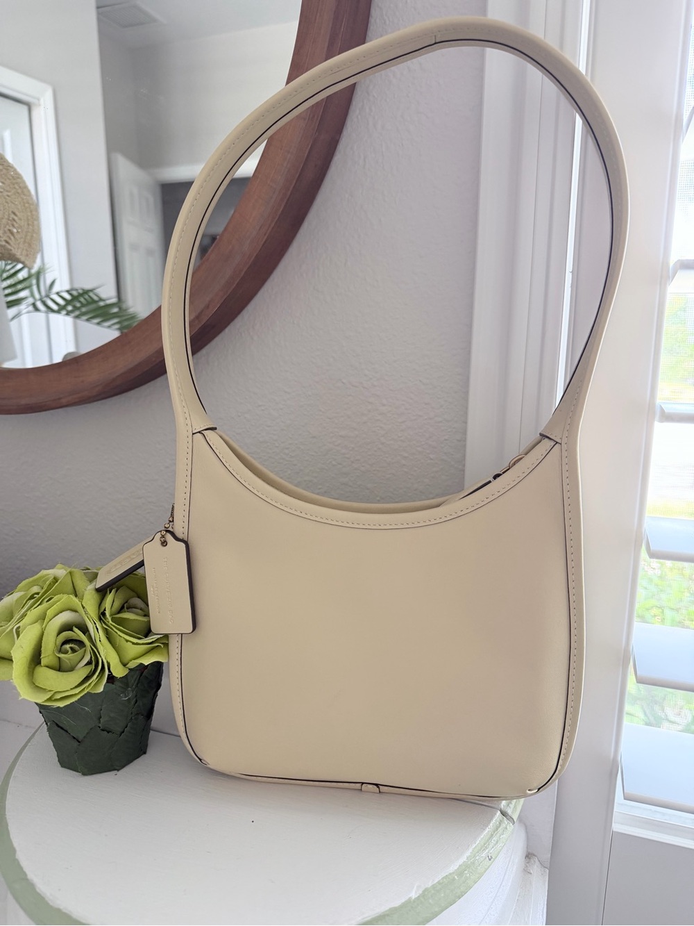 Coach Curve Zip Shoulder Bag Moonlight - Picture 2 of 5
